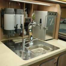 interiør af V.I.P. bus, fustage og vask