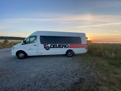 Vores liftbusser med handicaplift og korrekt, lovpligtig bespænding kan trygt transportere borgere med særlige behov.